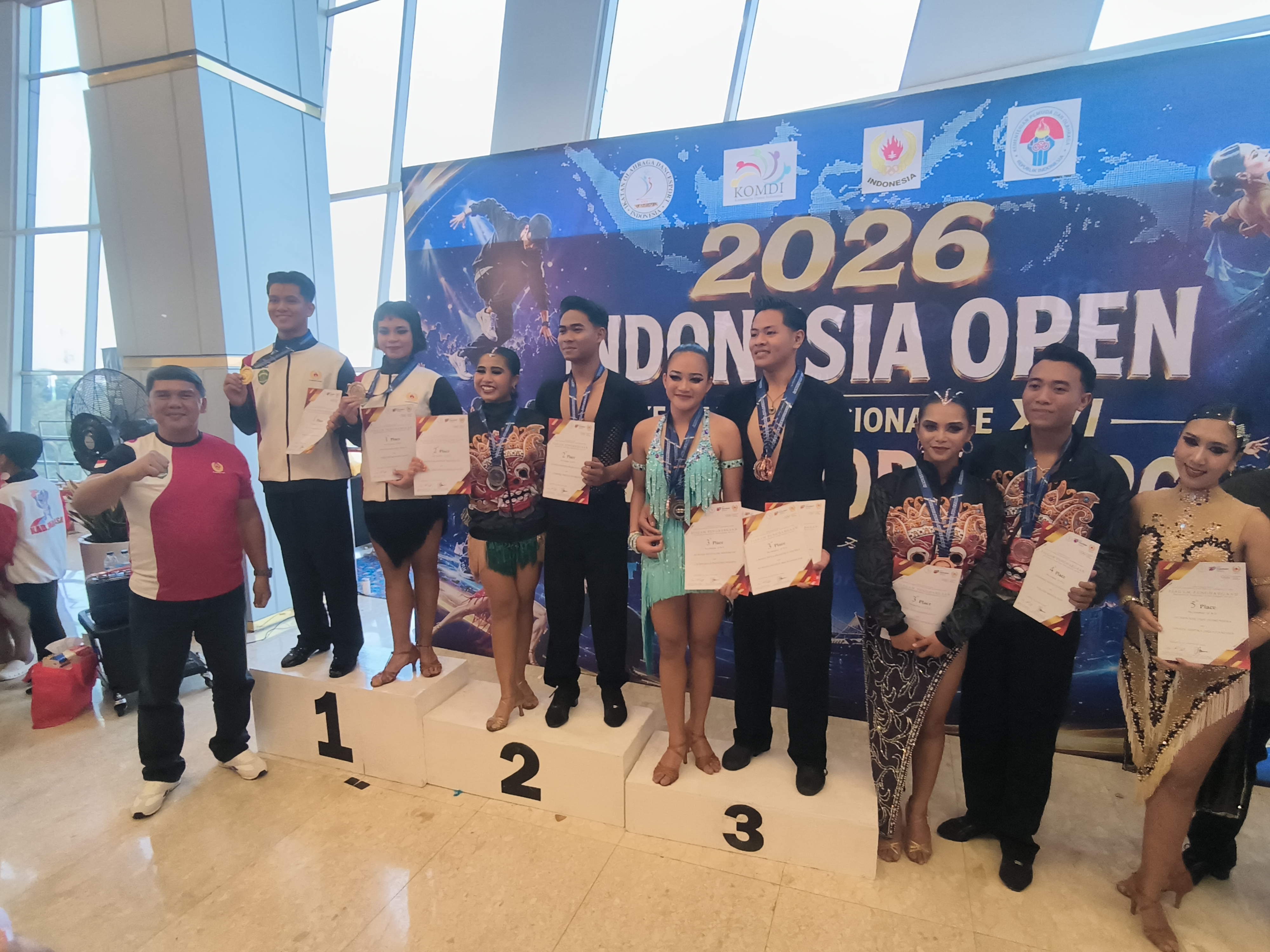dancesport-kaltim-menggila-di-kejurnas-iodi-xvi-borong-10-medali