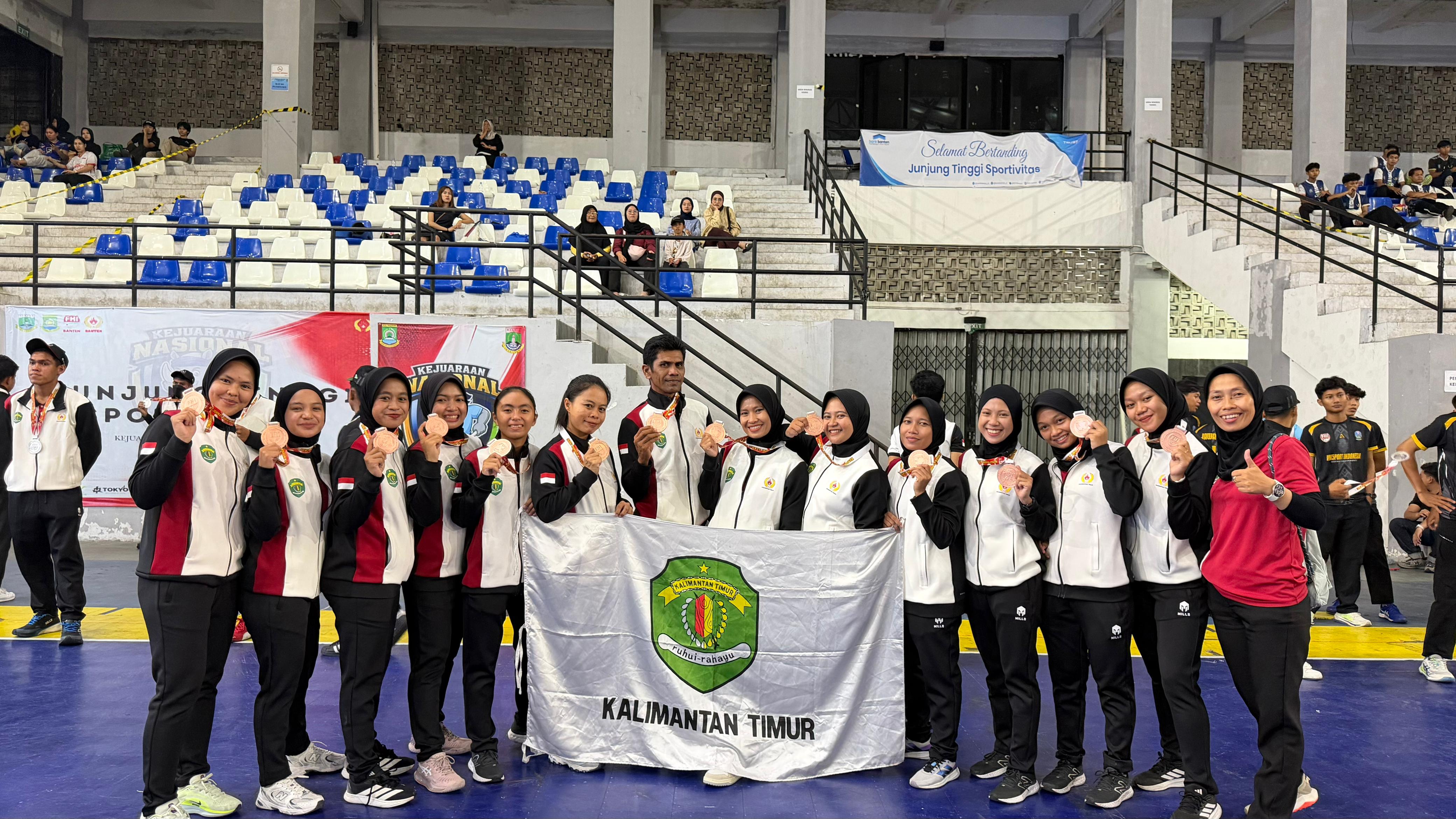 kejurnas-indoor-2026-tim-hoki-kaltim-naik-podium